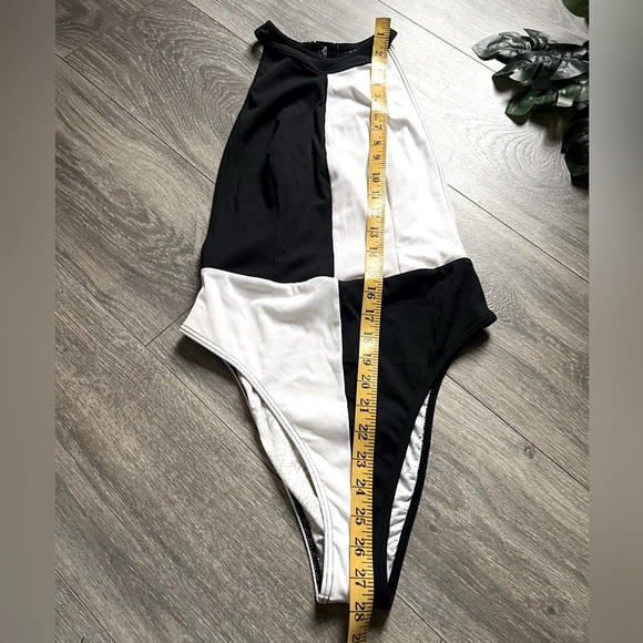 Volcom Simply Rib monochrome swimsuit size M - Picture 16 of 16